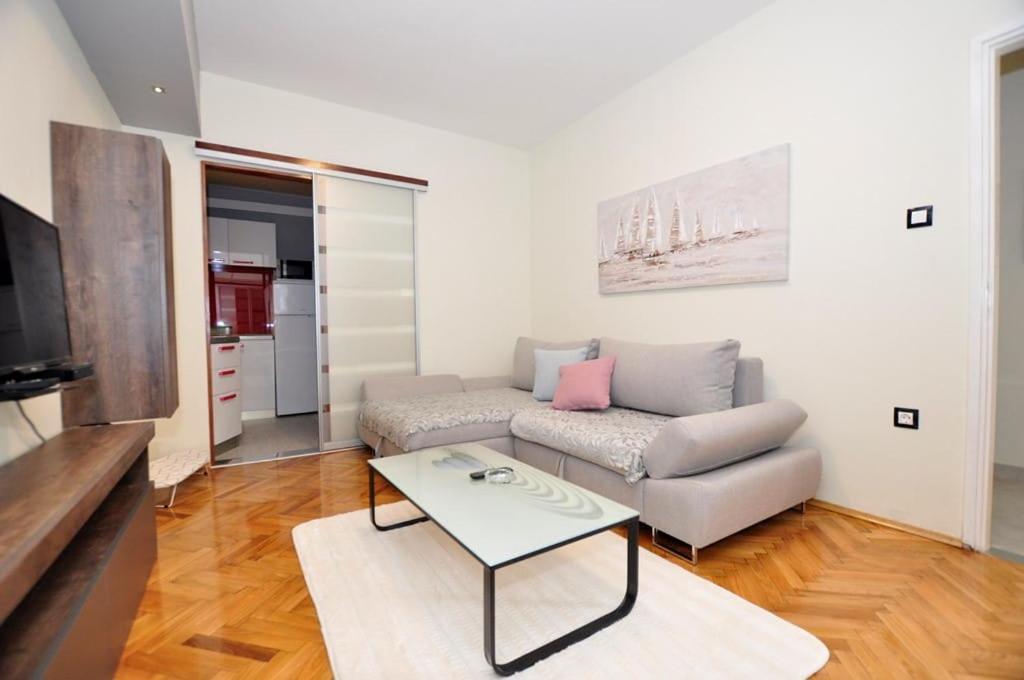 Apartments Gabi 奥米什 外观 照片