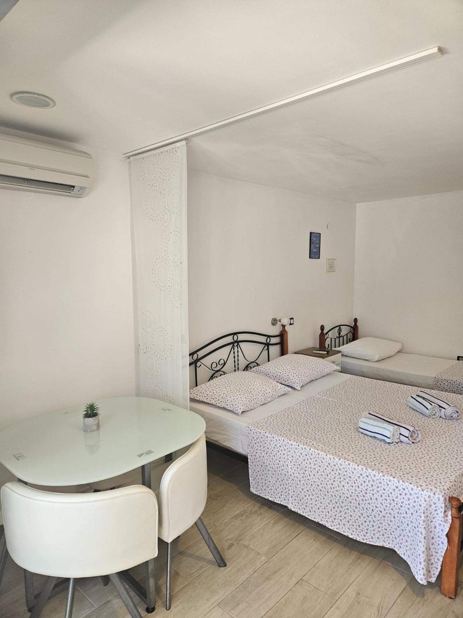 Apartments Gabi 奥米什 外观 照片